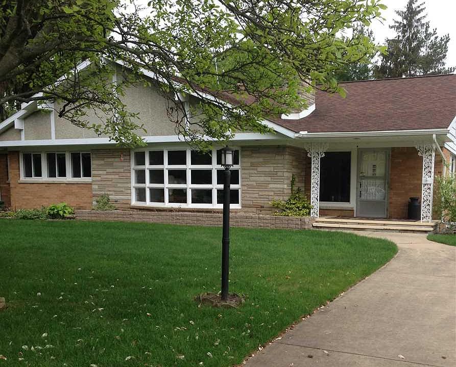 1st image of 1561 Delta Dr