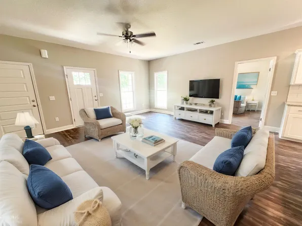 201 Silverthorn Dr, Brooklet, GA 30415