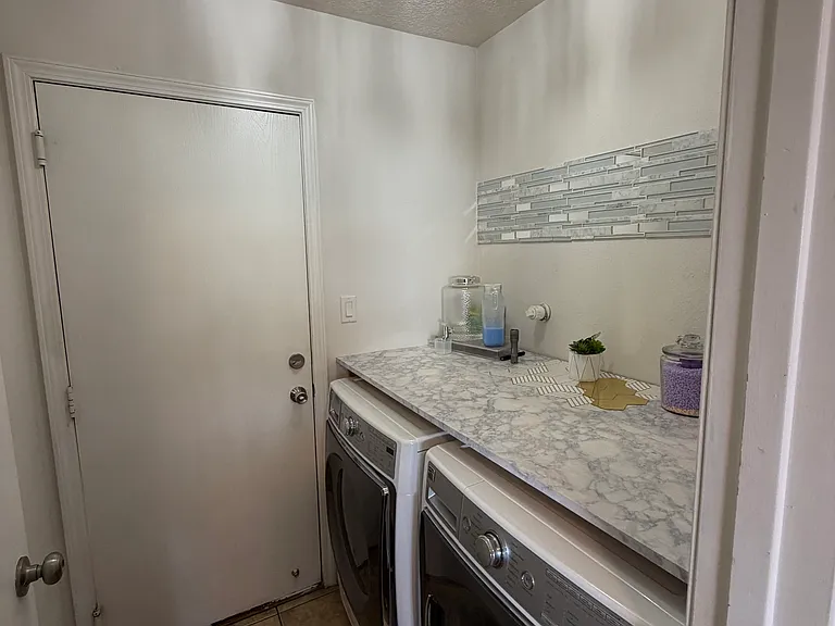 612 Avanti St SW — Photo 4