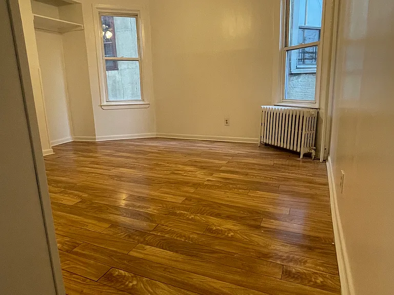 Astor Pl — Photo 2