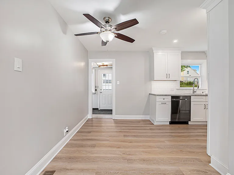 524 Continental Rd — Photo 5