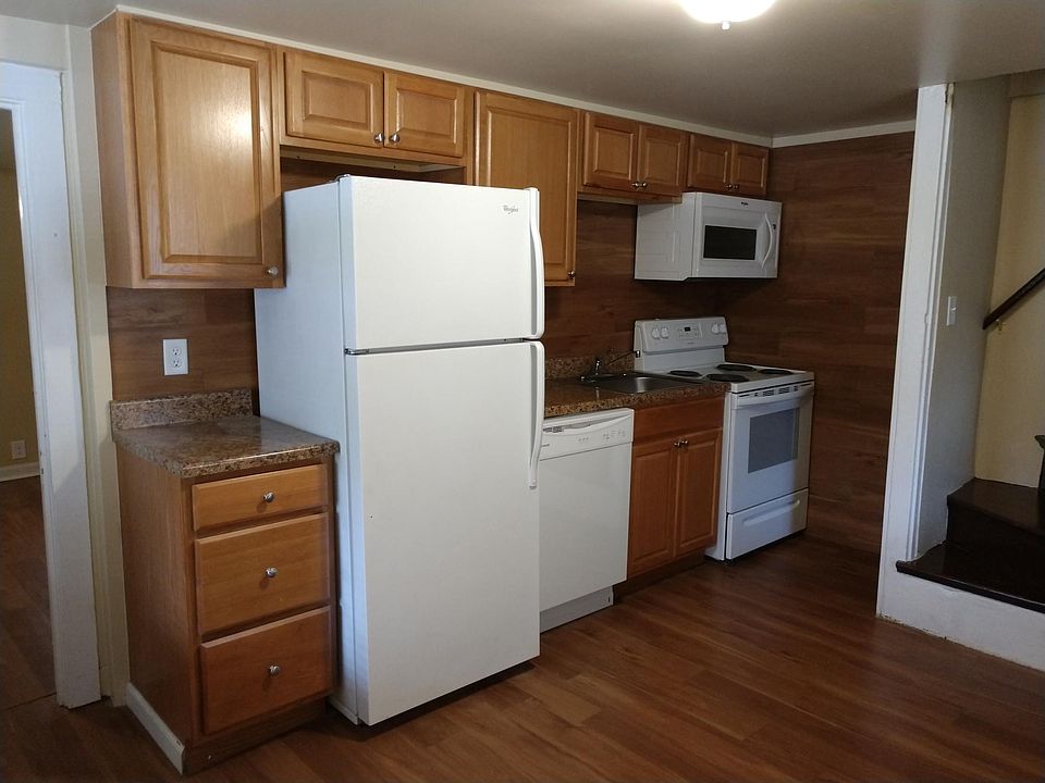 2nd image of 134 New London Rd