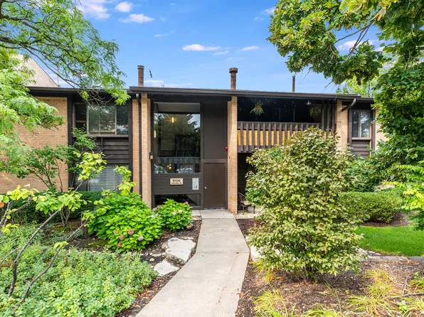 6106 Knoll Valley Dr APT 102, Willowbrook, IL 60527