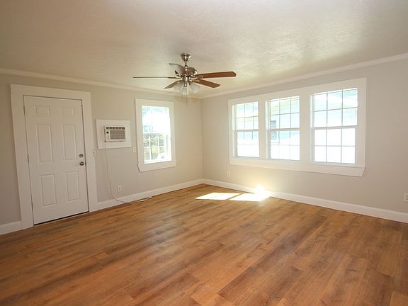 5th image of 422 Tennessee St