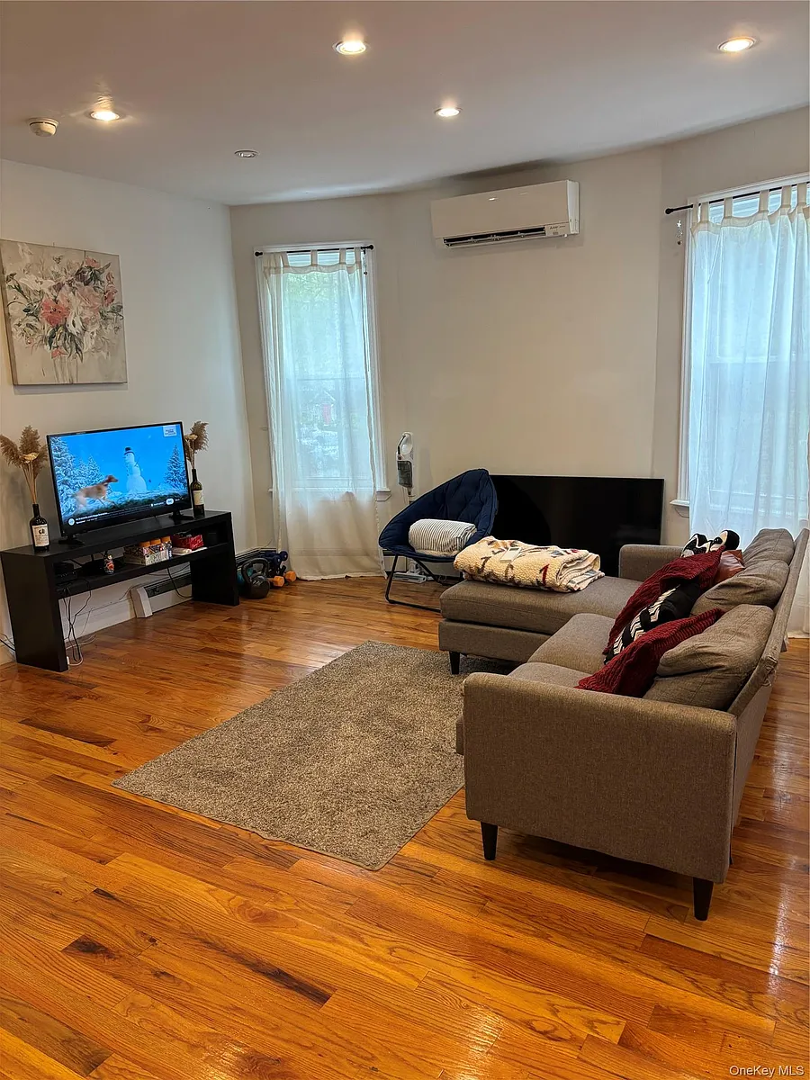 Building Photo - 2866 Dudley Ave #1