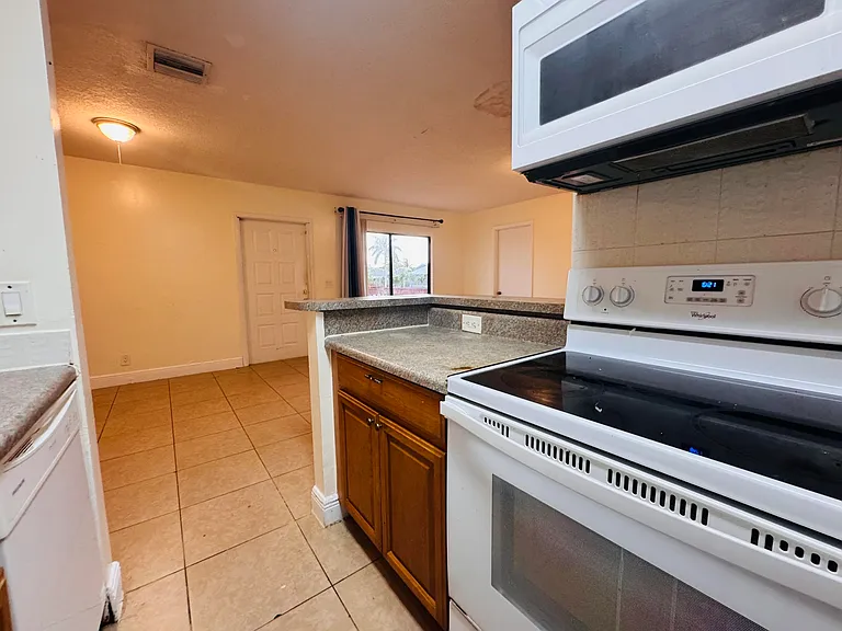 7 Crossings Cir #G — Photo 34