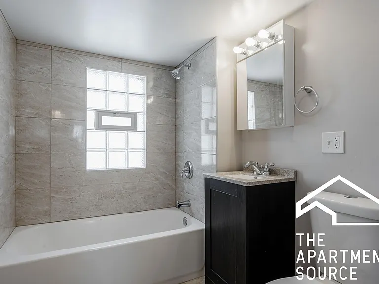 1334 W Barry Ave #3 — Photo 10