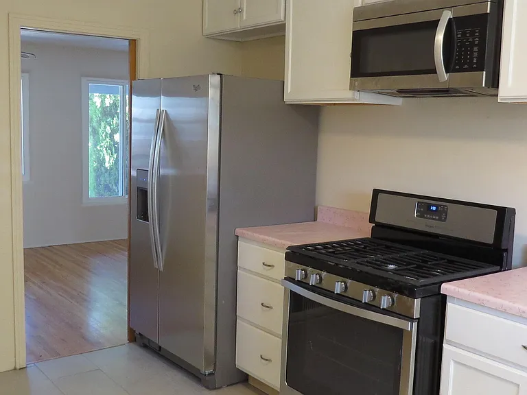 1849 E Georgia St NE — Photo 7