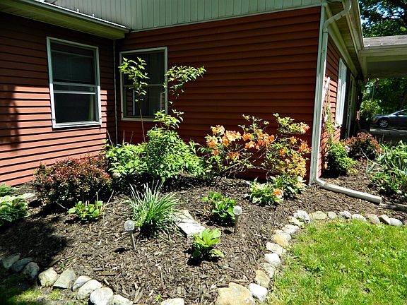 3rd image of 2601 Oakwood Dr