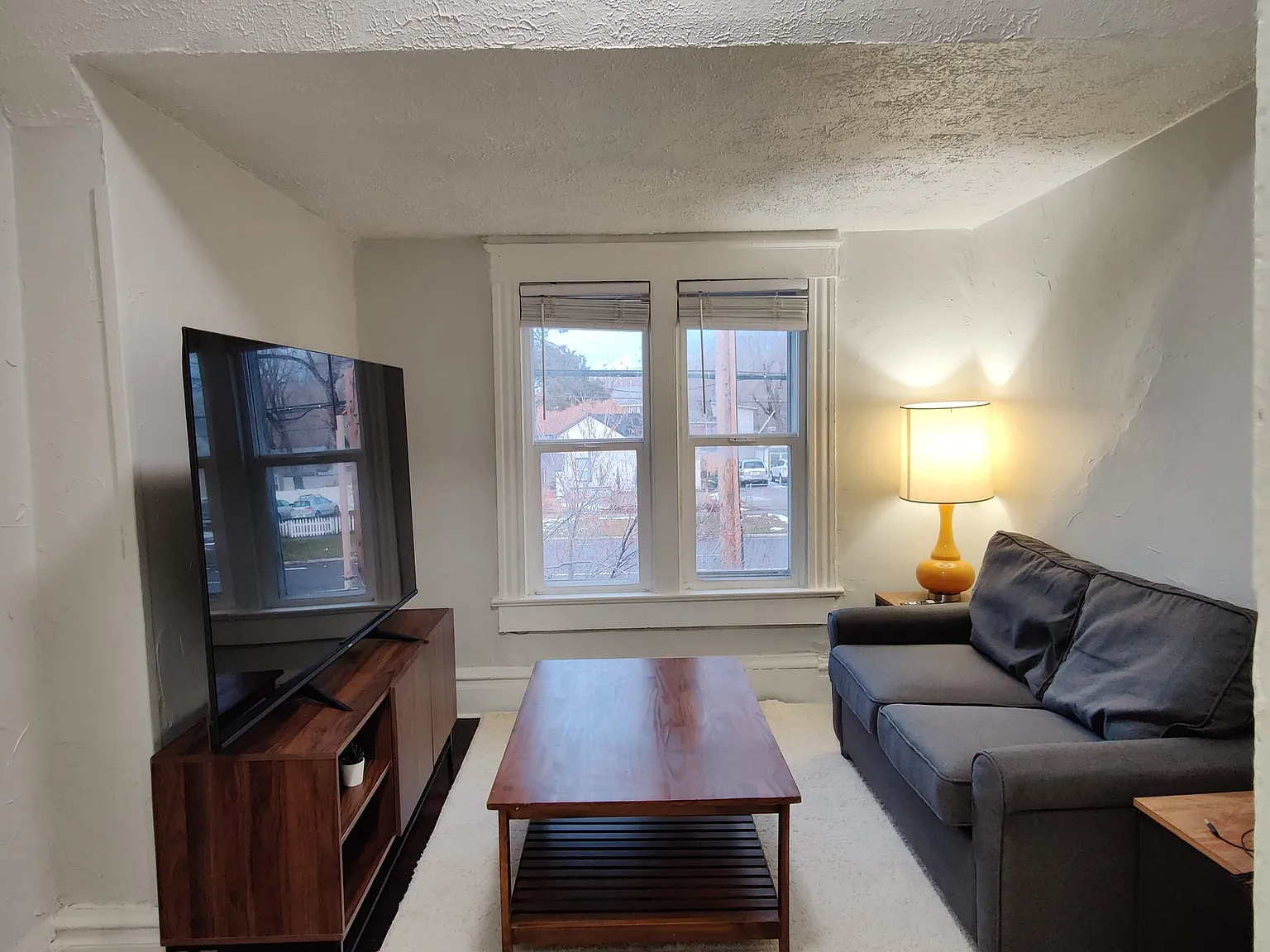 Upstairs apartment close to liberty park — Photo 1