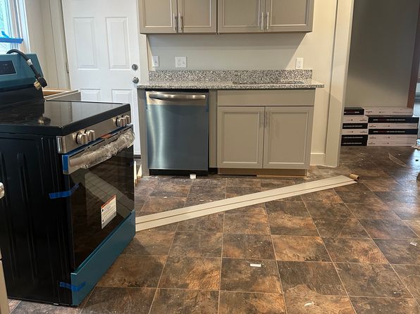 396 High St APT 1, Clinton, MA 01510