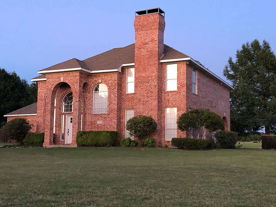 Home faces west -1 acre lot