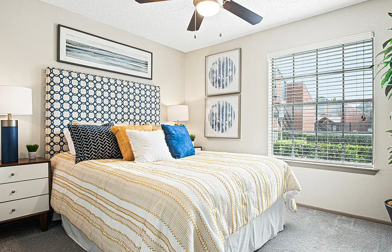 Oaks of Lewisville Apartments — Photo 7