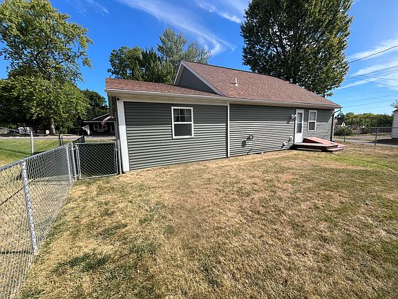 4th image of 1170 Highridge Ave