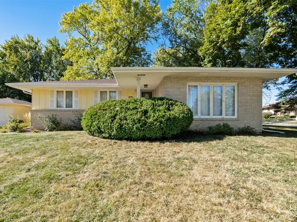2630 Sherwood Dr, Des Moines, IA 50310