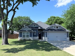 718 E Walcott St, Pilot Point, TX 76258