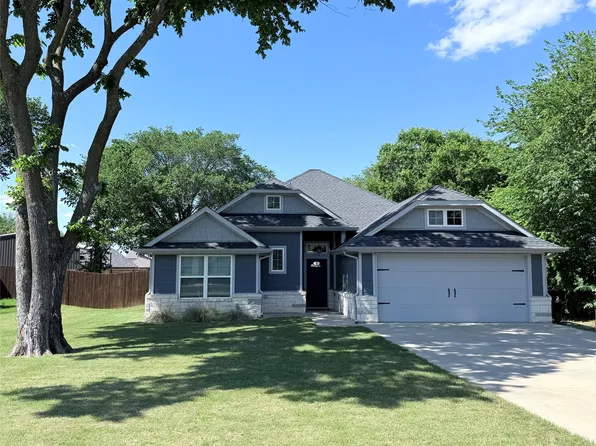 718 E Walcott St, Pilot Point, TX 76258