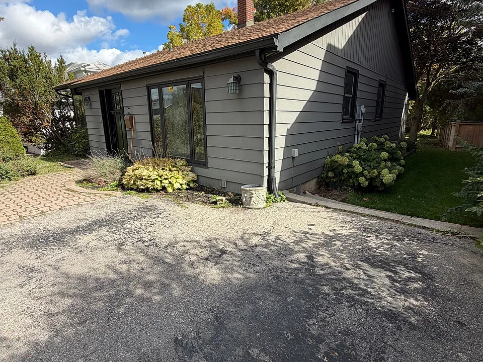 43A 1st St E