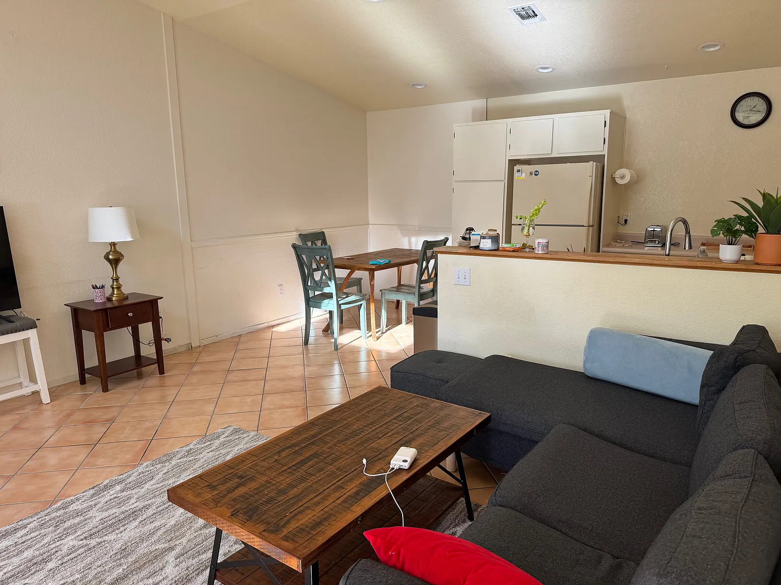 3020 Woods Cir photo 1