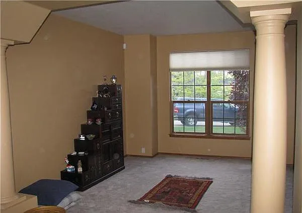 7640 Lonergan Ct — Photo 4