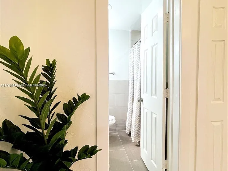 1040 Lenox Ave #1040 — Photo 11