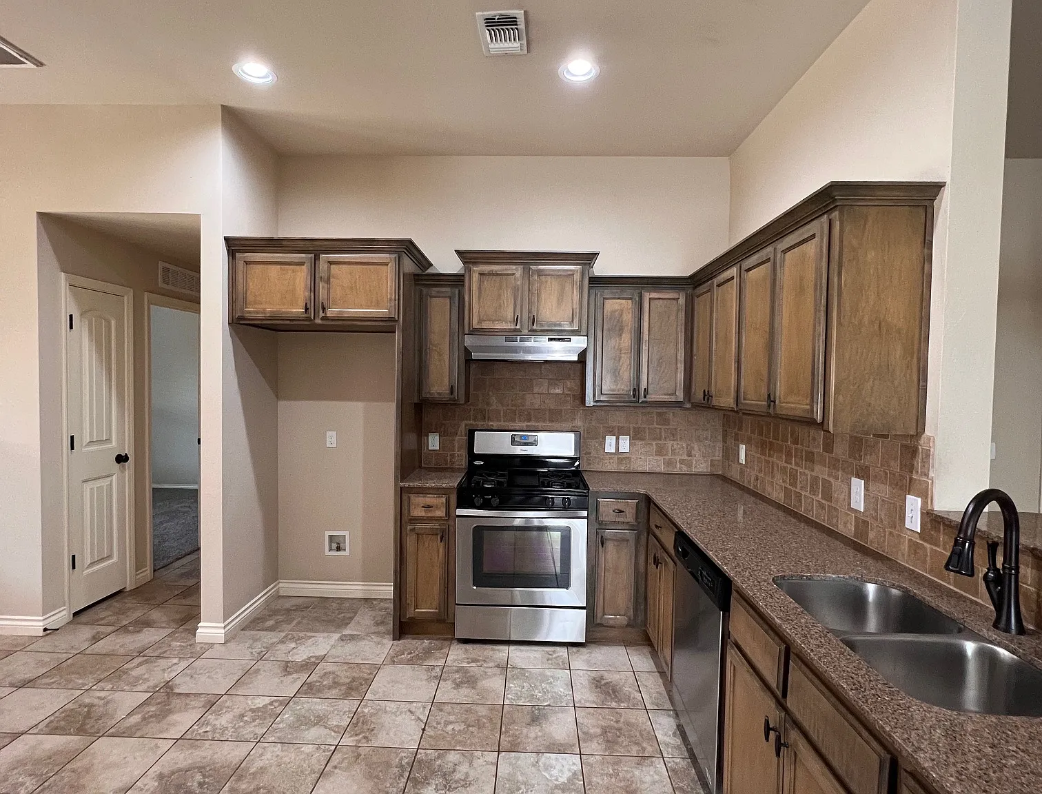 3 bed, 1489 sqft, $1,900 — Photo 3