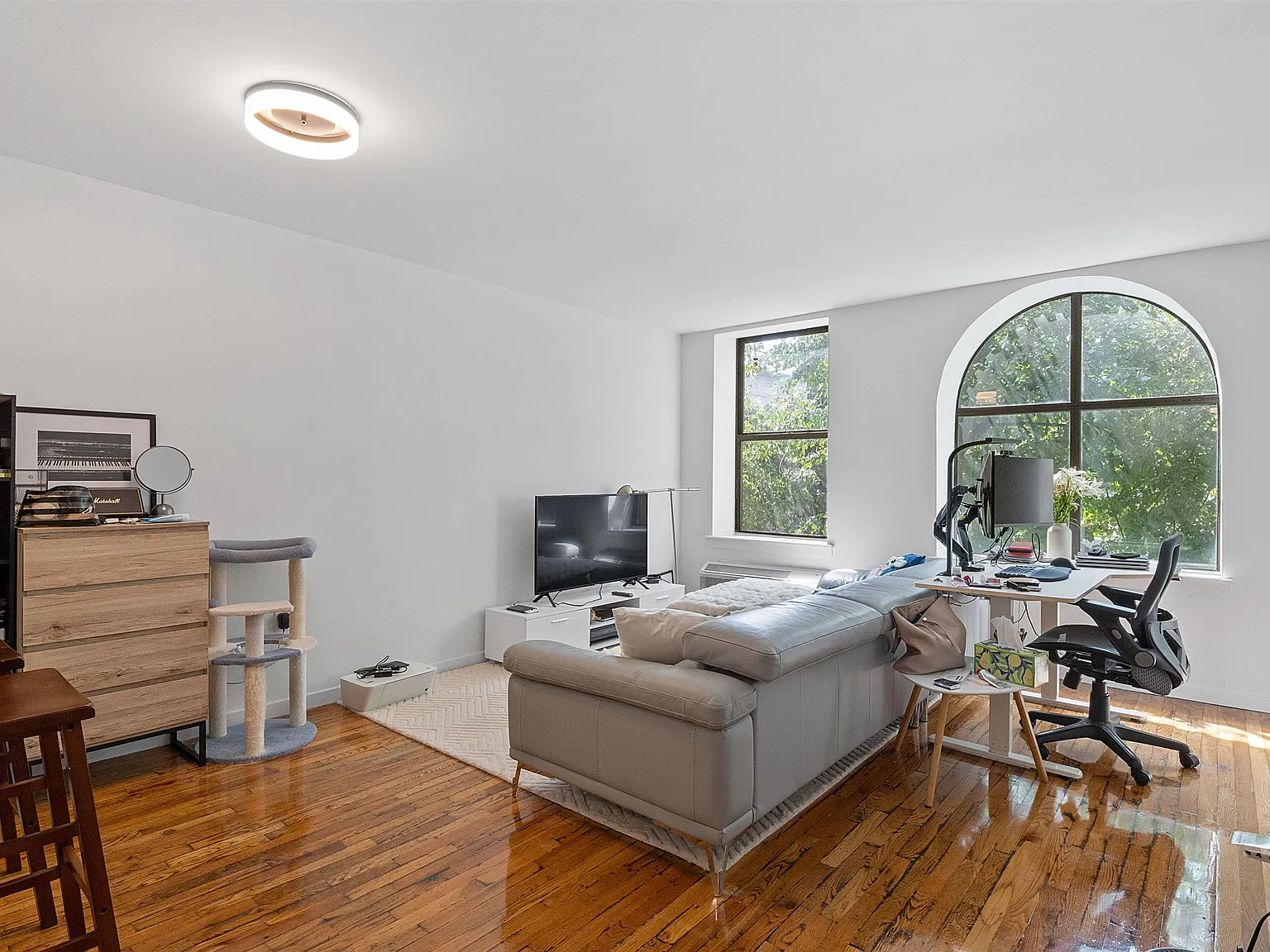 1 bed, 1.0 bath, 569 sqft, $2,200 — Photo 2