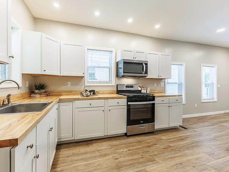 1239 S Plymouth Ave — Photo 9