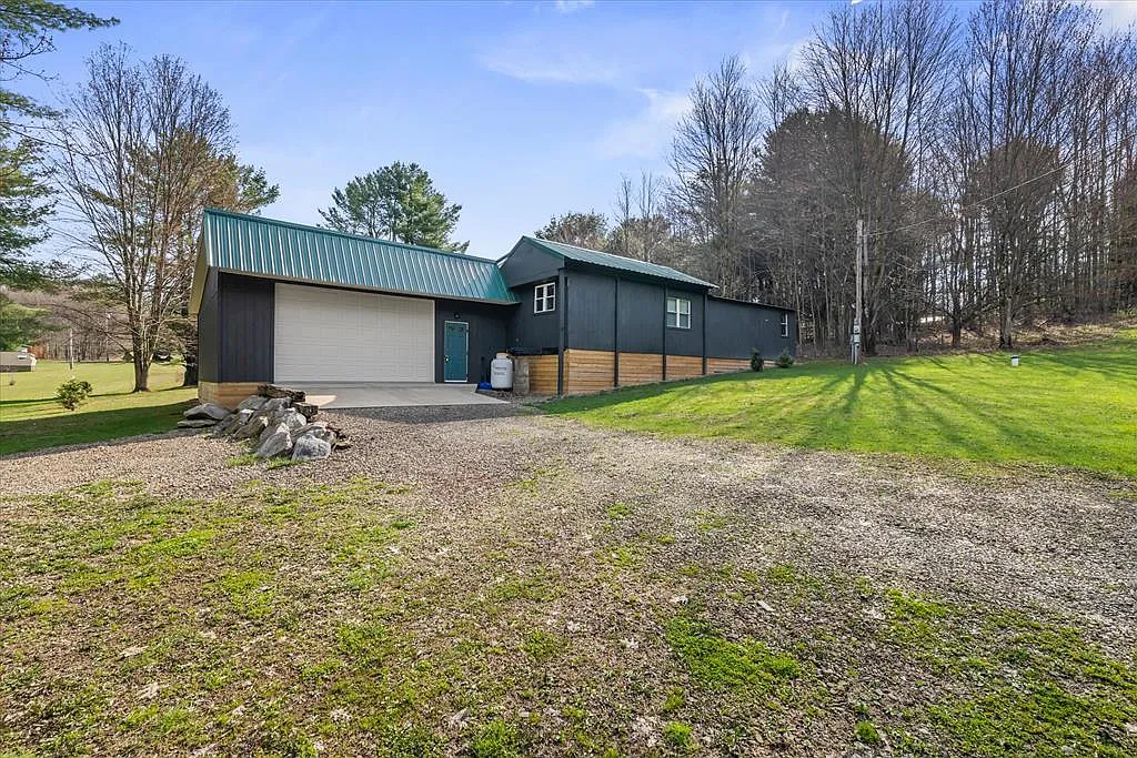 391 Charles Dr photo 1