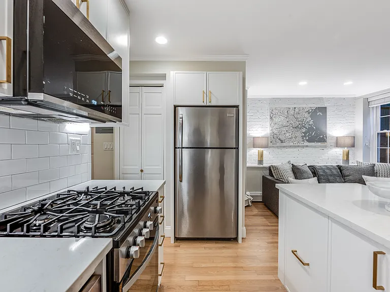 45 1/2 Garden St #45H — Photo 5