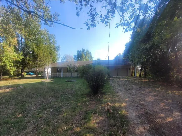 503 E 2nd St, Moran, KS 66755