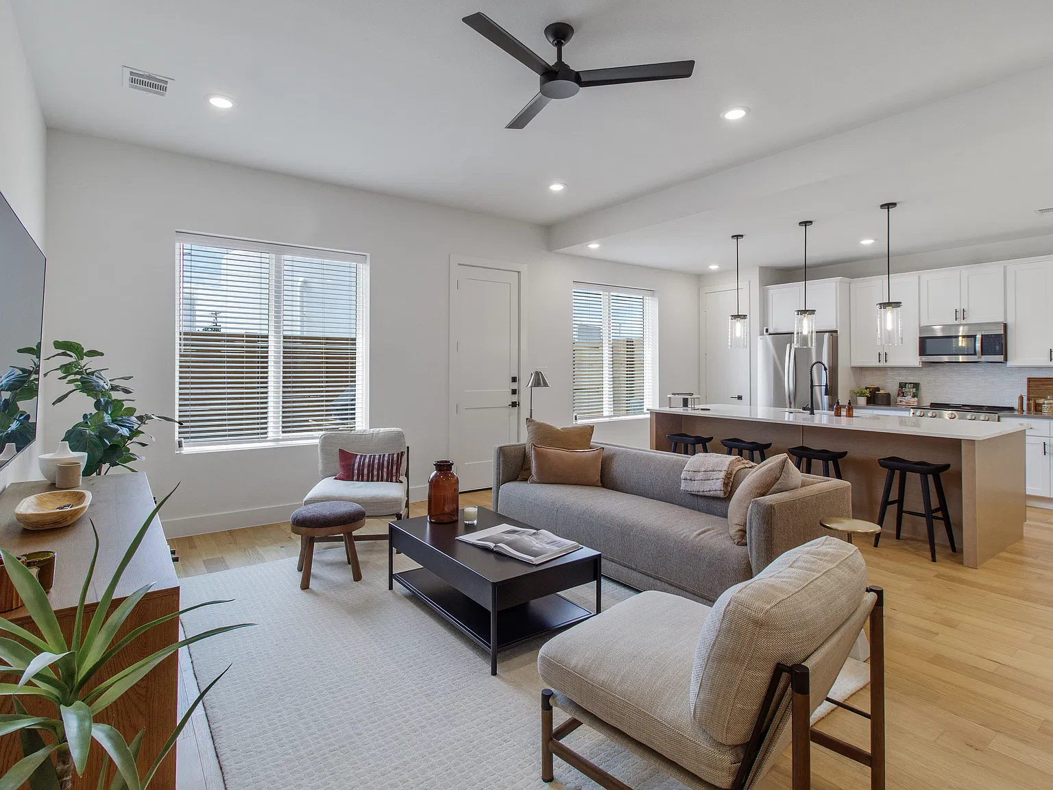 4 bed, 4.5 bath, 1849 sqft, $3,400 — Photo 4