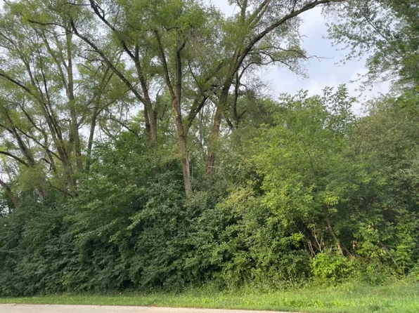 21290 W Engle Dr, Lake Villa, IL 60046