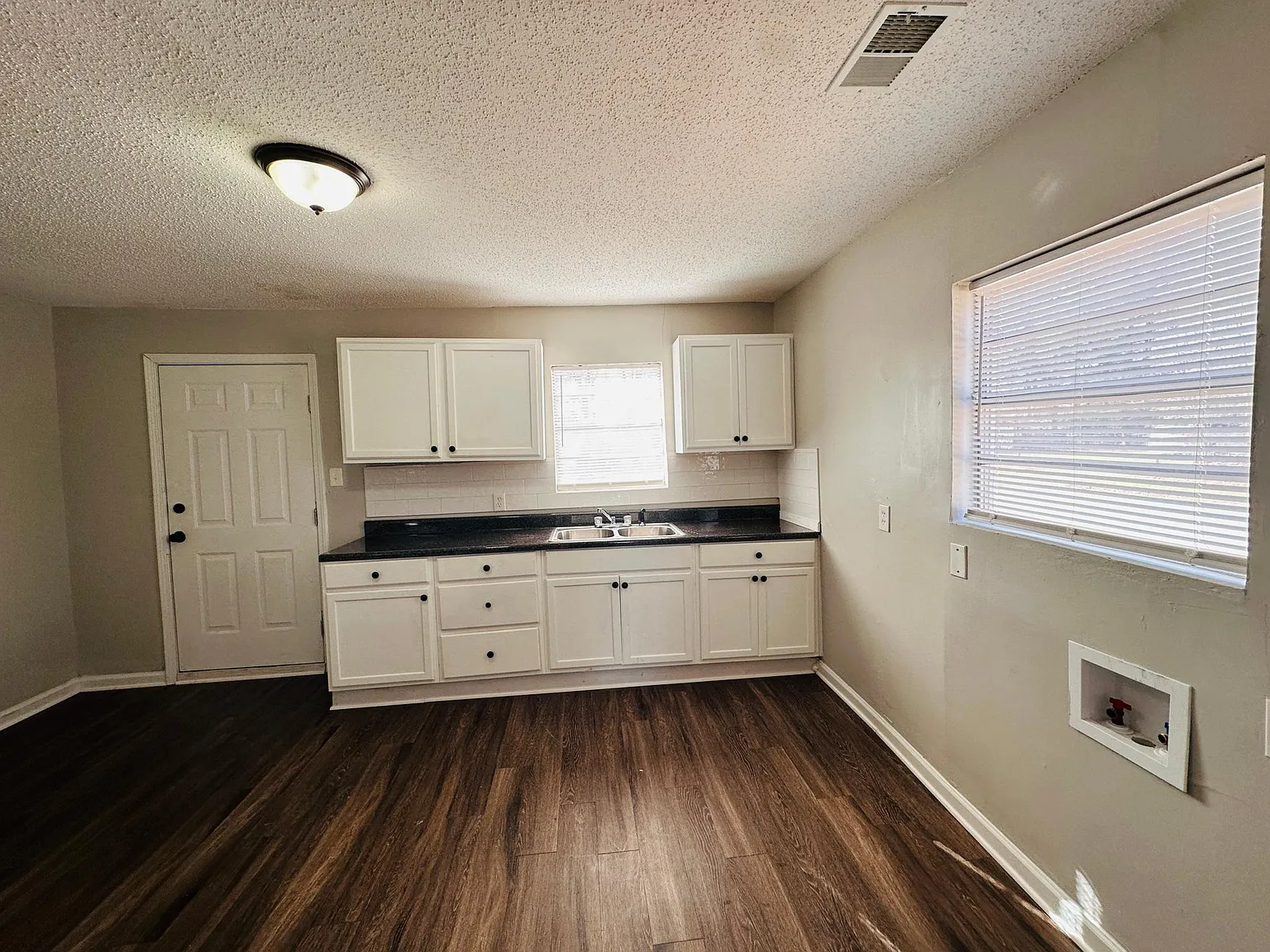 3 bed, 1000 sqft, $995 — Photo 4