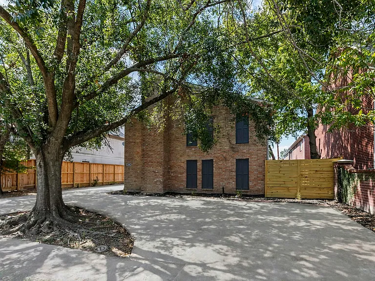 2226 Nantucket Dr — Photo 45