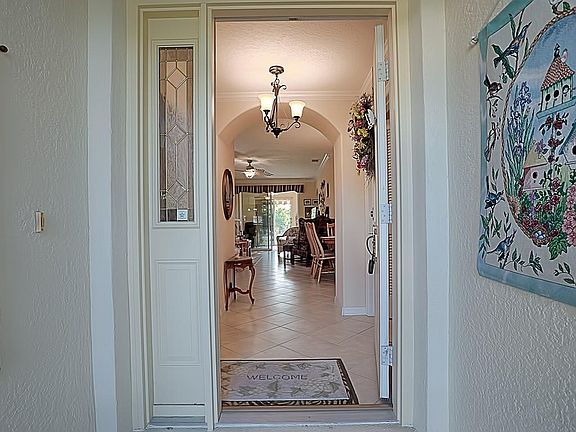 3rd image of 5547 Aurora Dr
