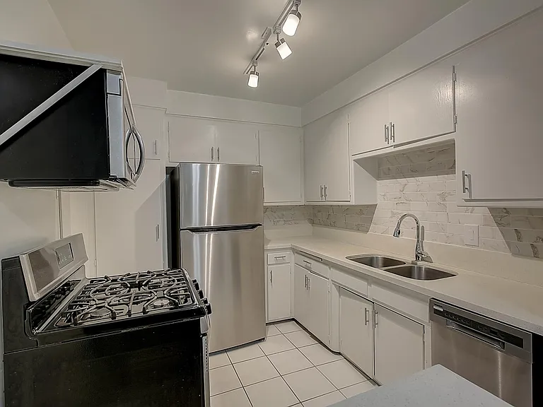 10584 Santa Monica Blvd #103 — Photo 2