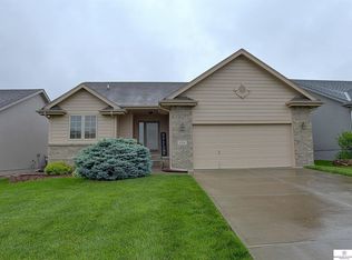 10516 Brentwood Dr, La Vista, NE 68128