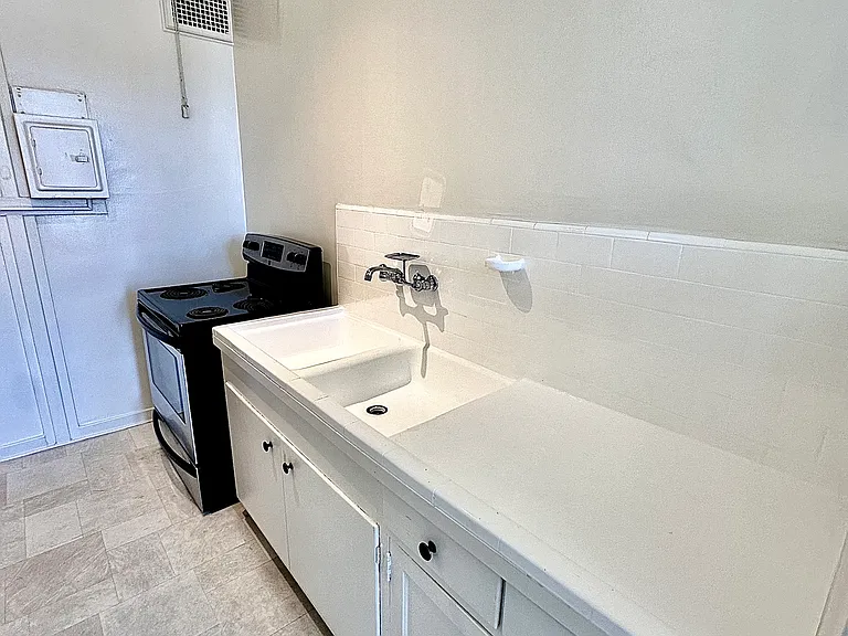 Unit #303-similar kitchen