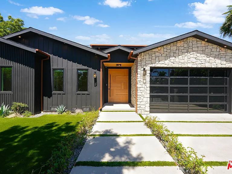 13463 Chandler Blvd — Photo 1