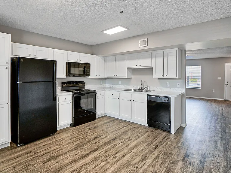 Sabal Palms Apartments — Photo 5