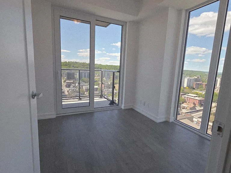 75 James St S #2214 — Photo 4