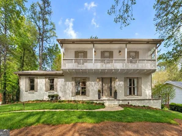 9875 La View Cir, Roswell, GA 30075