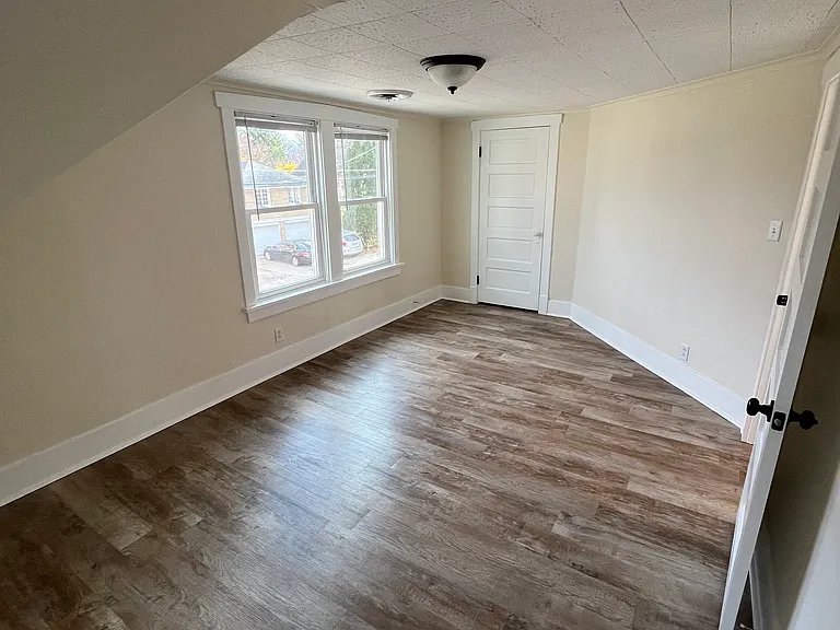 602 Edward St — Photo 11