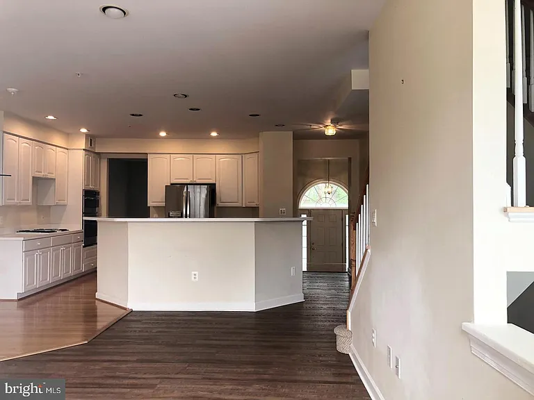 556 Longhorn Cres — Photo 21