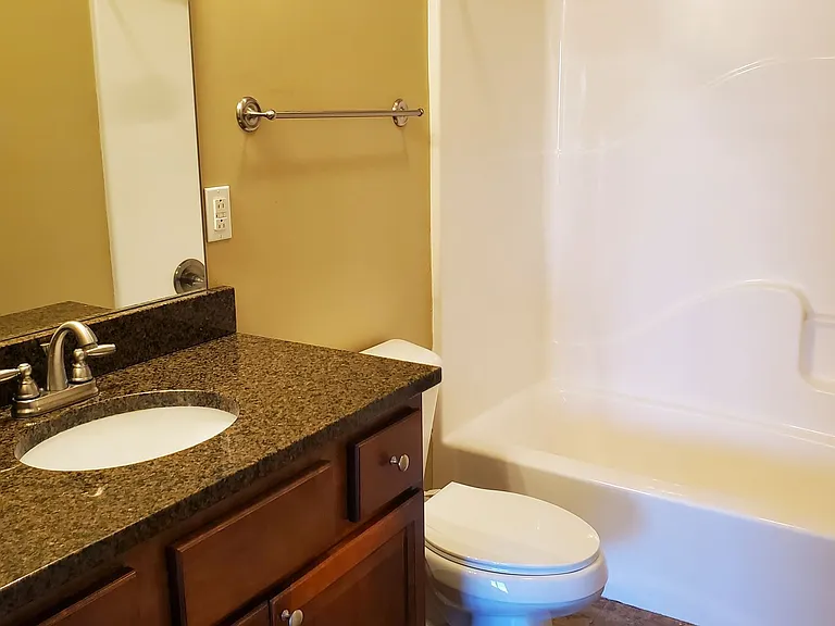 Sterling Ridge Apartments — Photo 32