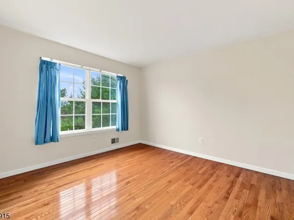211 Winding Hill Dr, Hackettstown, NJ 07840
