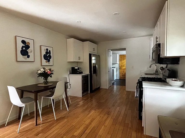 139 NW Broadway St — Photo 9