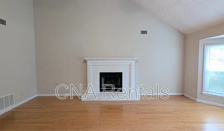 4635 Hampton Square Dr — Photo 3