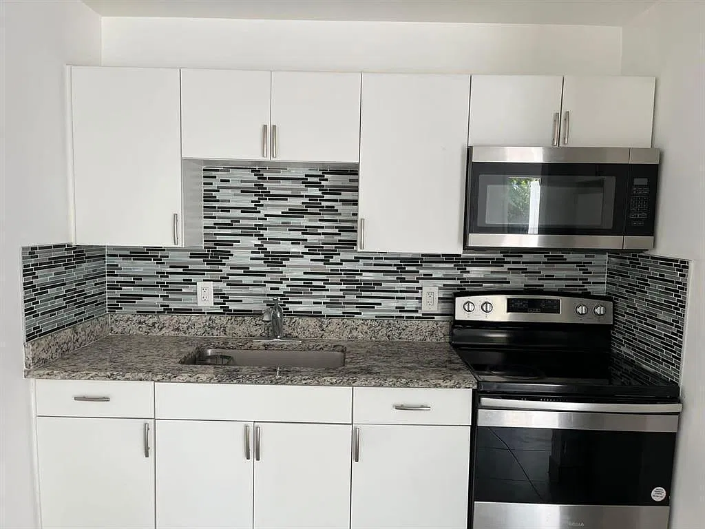 2 bed, 2.0 bath, 14920 sqft, $1,895 — Photo 3